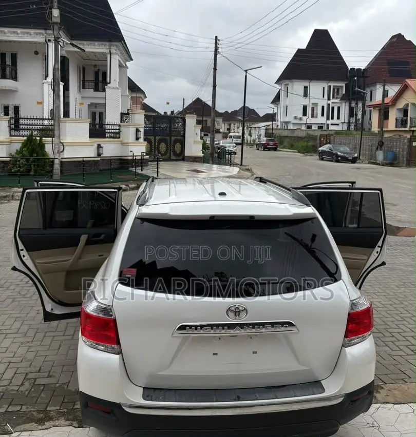 Toyota Highlander Limited 2012 White
