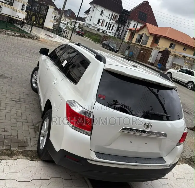 Toyota Highlander Limited 2012 White