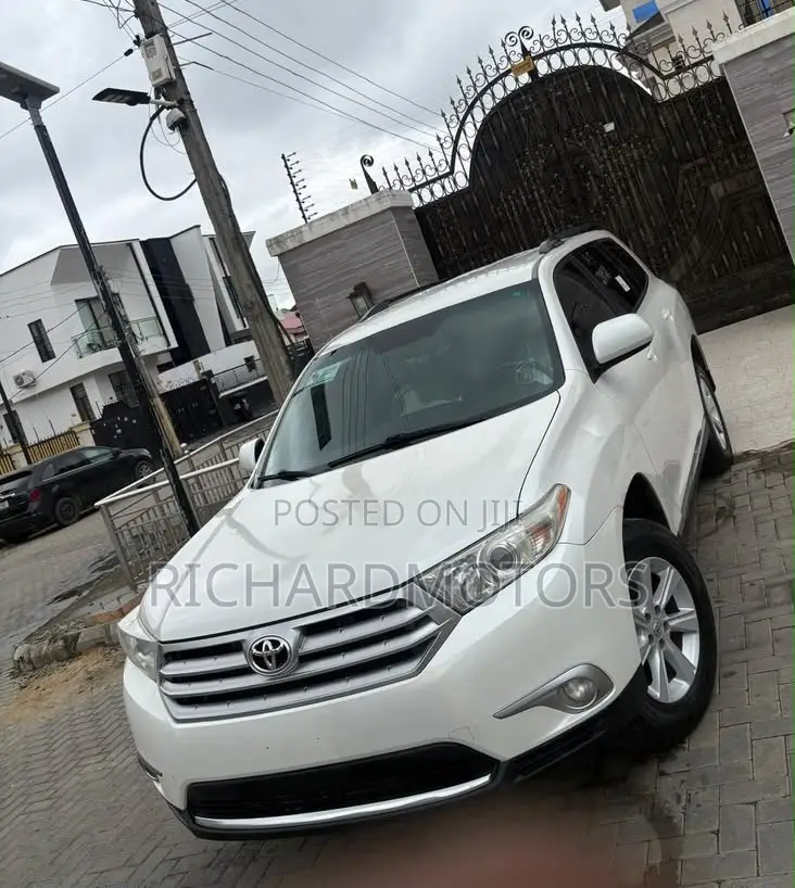 Toyota Highlander Limited 2012 White