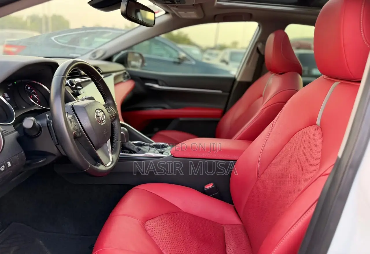 Toyota Camry XSE V6 (3.5L V6 8A) 2019 White
