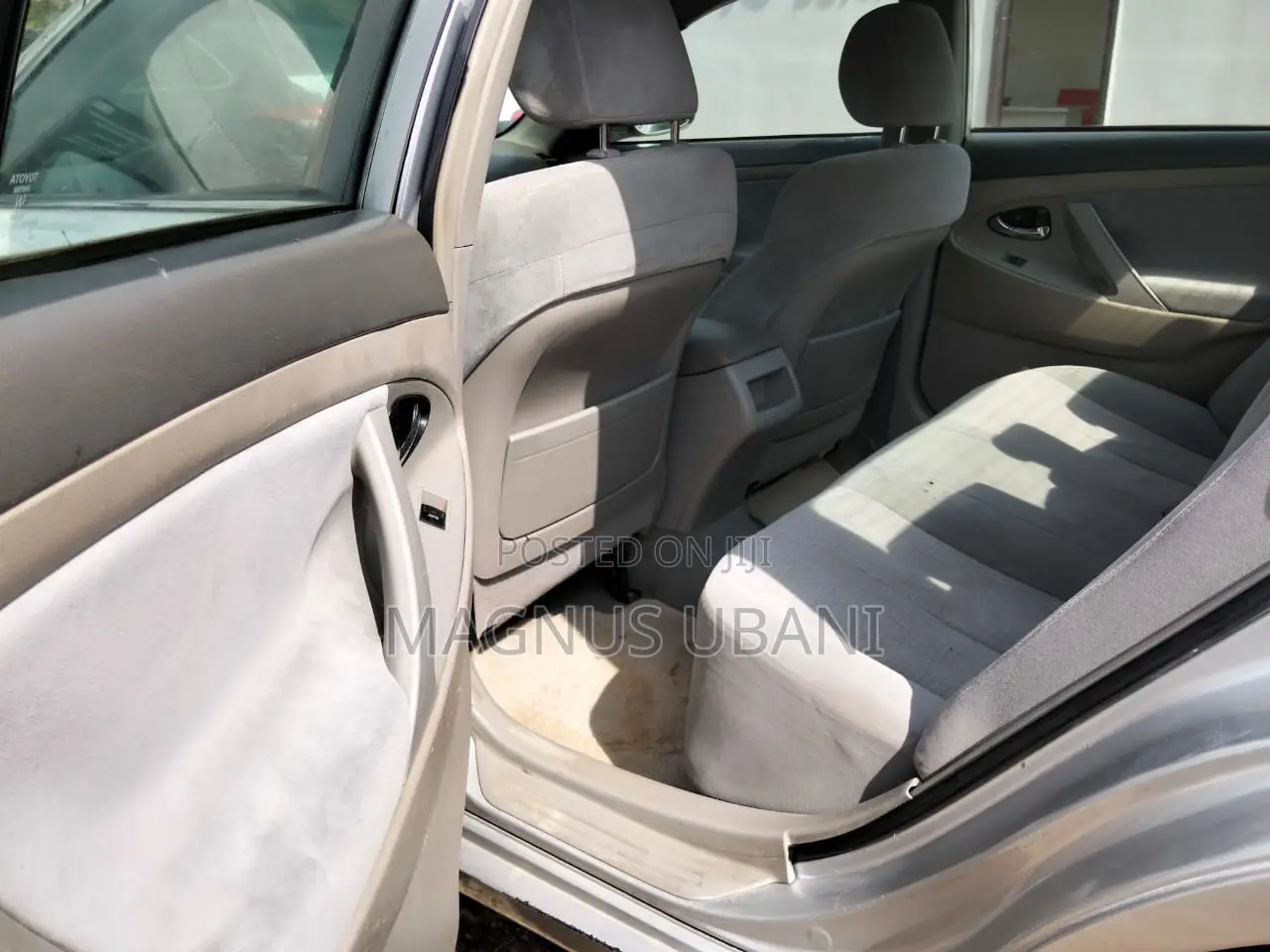 Toyota Camry LE 4dr Sedan (2.5L 4cyl 6A) 2011 Silver