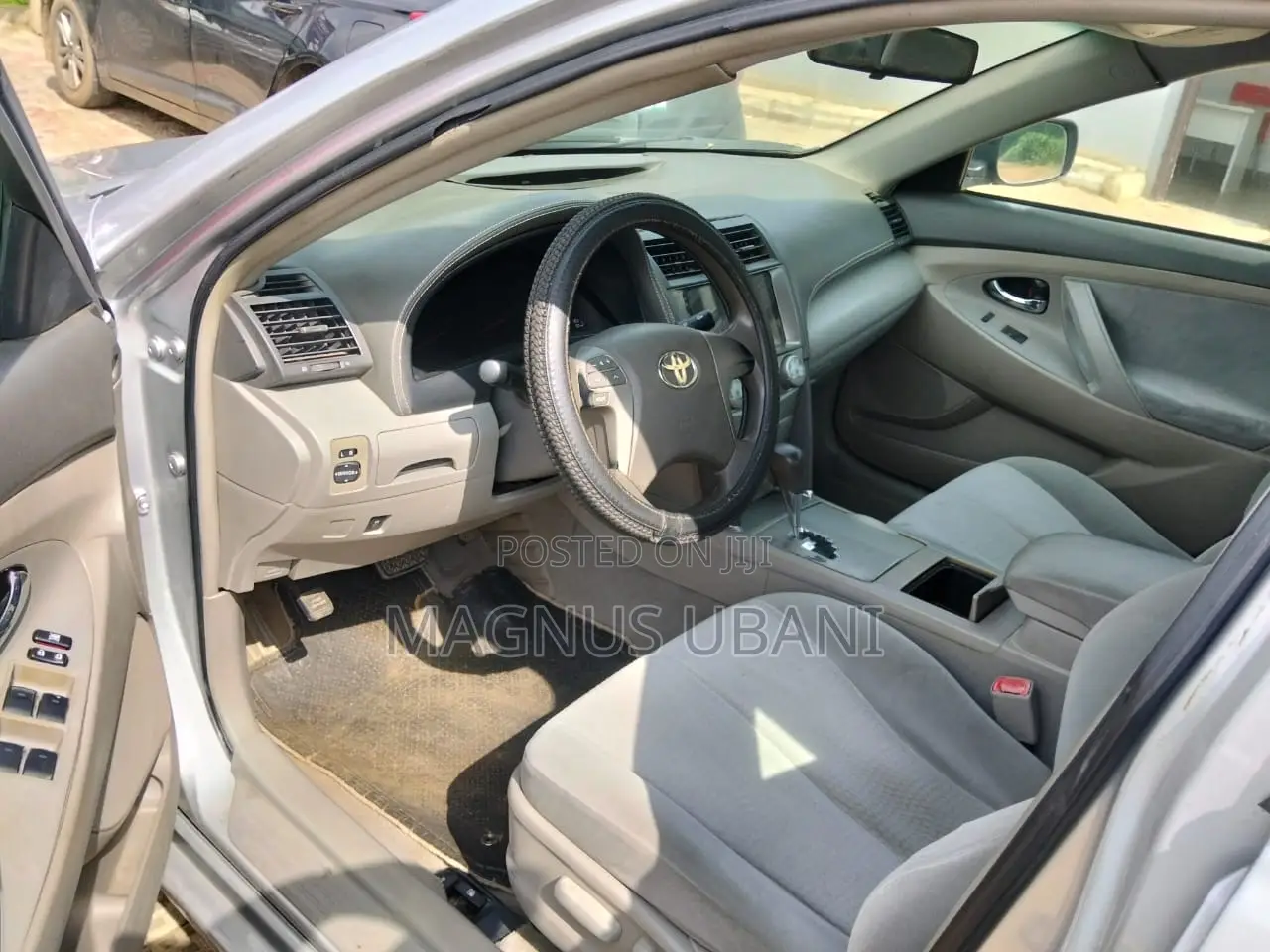 Toyota Camry LE 4dr Sedan (2.5L 4cyl 6A) 2011 Silver