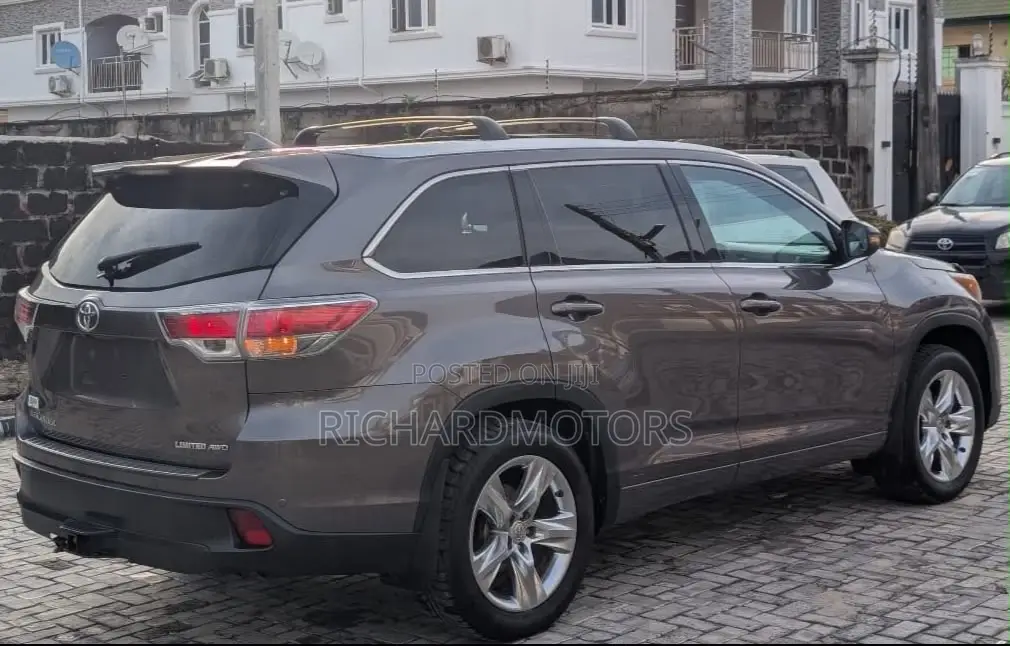 Toyota Highlander Limited Platinum 4dr SUV AWD (3.5L 6cyl 6A) 2015