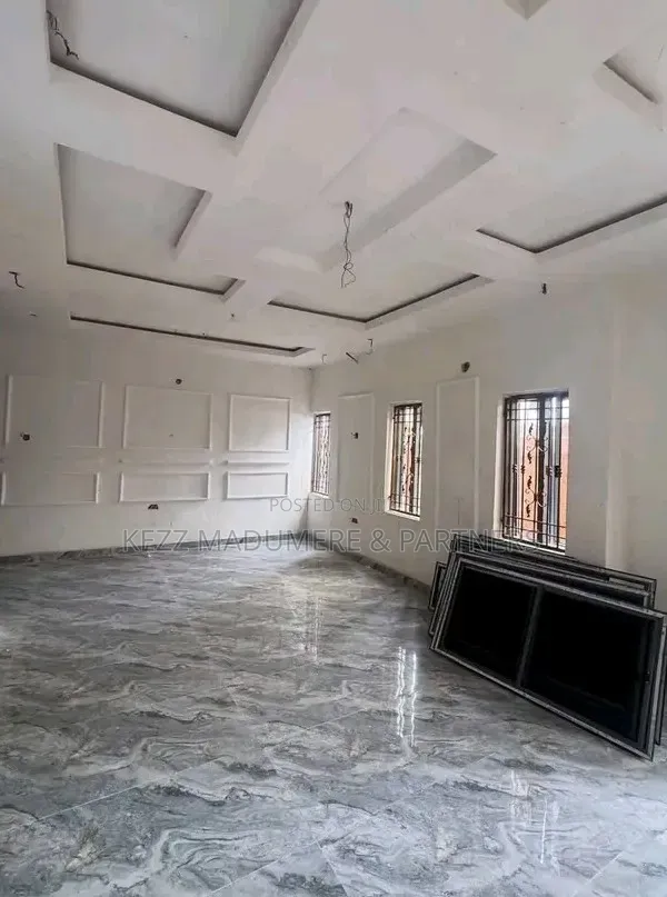 12bdrm Duplex in New Gra , Port for rent