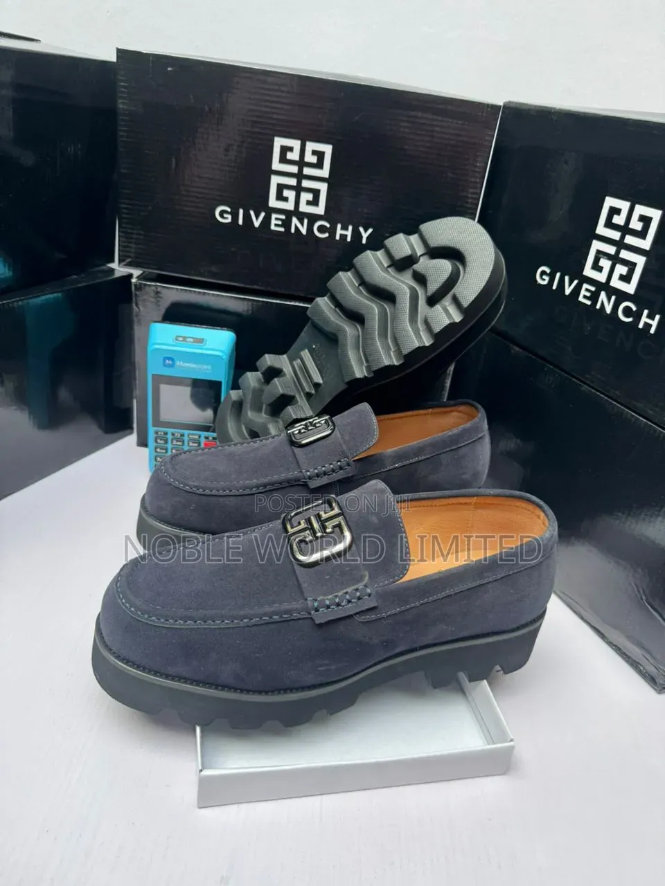 Givenchy Premium Shoes AKU 7v