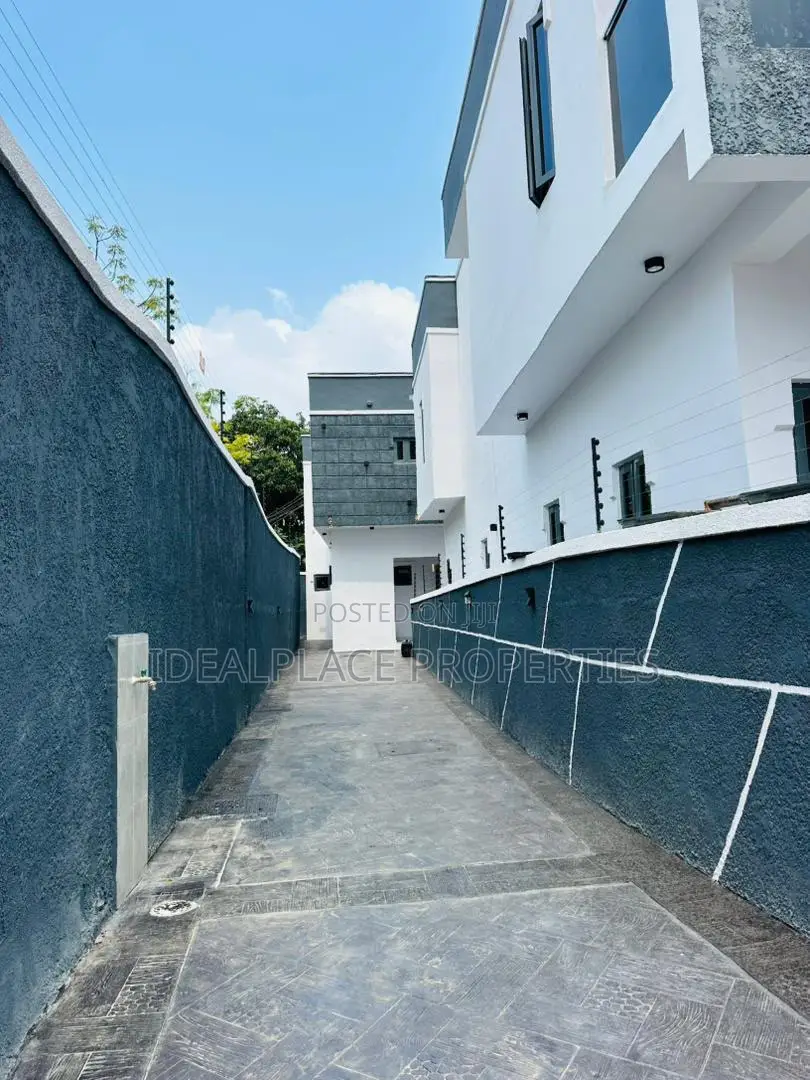 4bdrm Duplex in Berger for sale