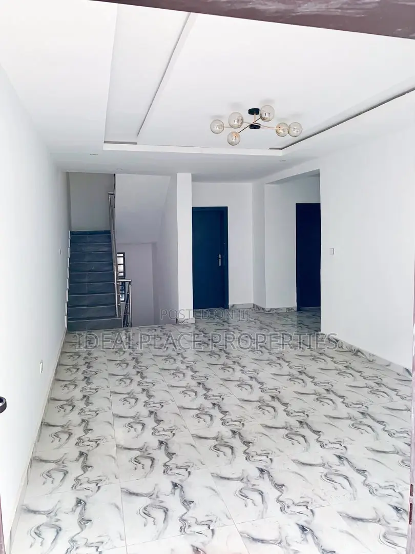 4bdrm Duplex in Anthony Village for sale