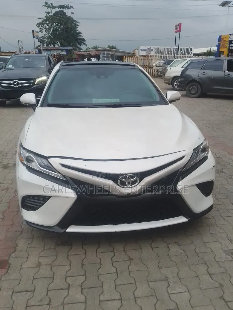 Toyota Camry XSE (2.5L 4cyl 8A) 2019 White