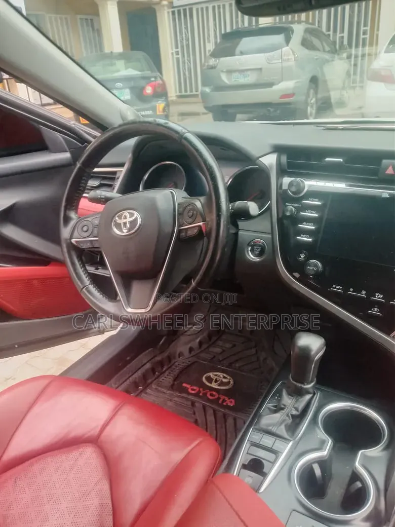 Toyota Camry XSE (2.5L 4cyl 8A) 2019 White