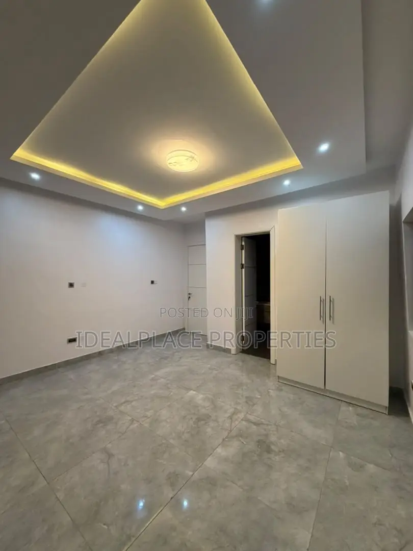 5bdrm Duplex in Ikate for sale