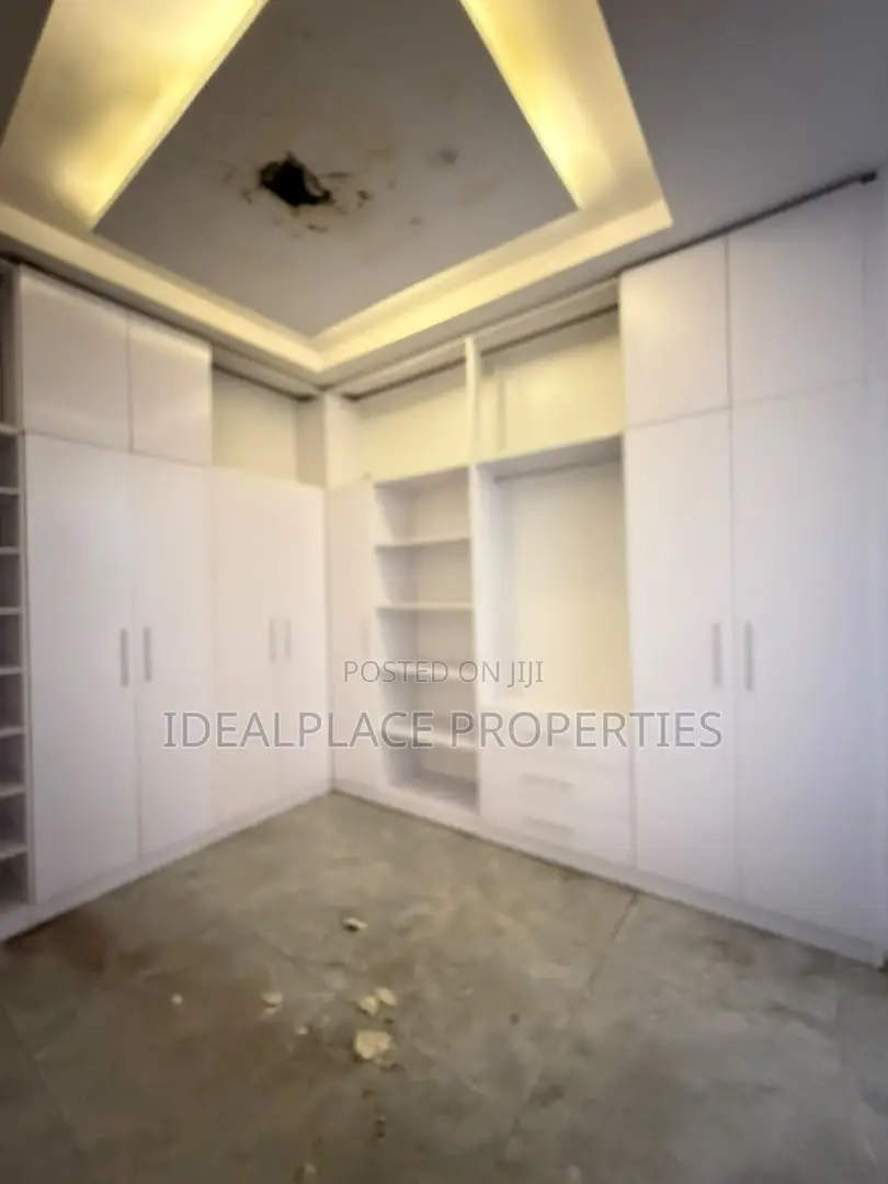 5bdrm Duplex in Ikate for sale