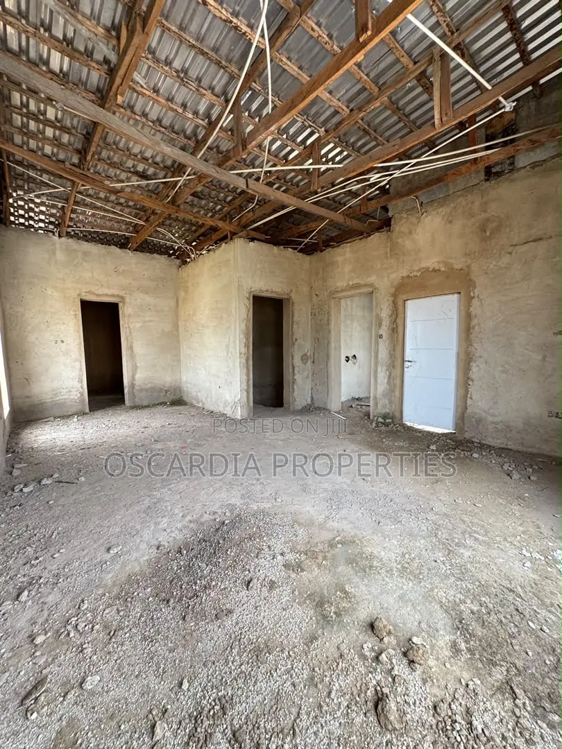 4bdrm Duplex in Life Camp for sale