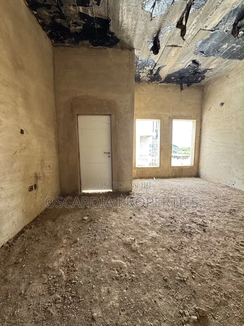4bdrm Duplex in Life Camp for sale