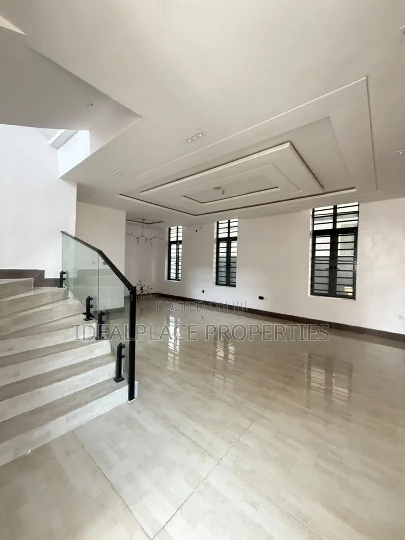 5bdrm Duplex in Lekki Phase 1 for sale