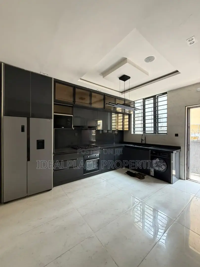 5bdrm Duplex in Lekki Phase 1 for sale