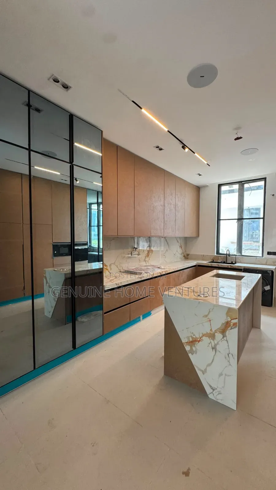 5bdrm Duplex in Ikate for sale