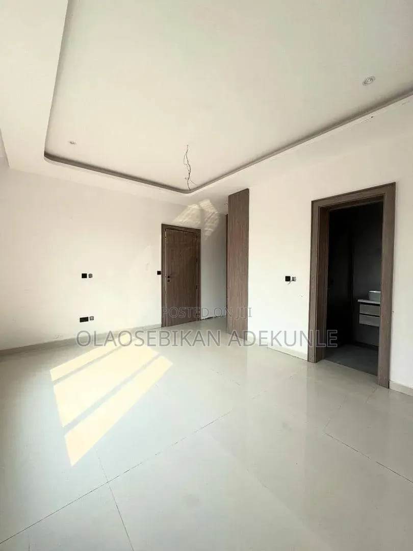 2bdrm Apartment in Admiralty Way Lekki for rent