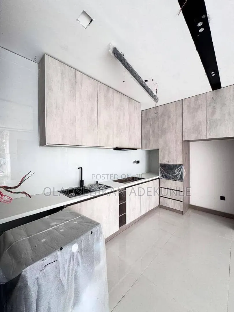 2bdrm Apartment in Admiralty Way Lekki for rent