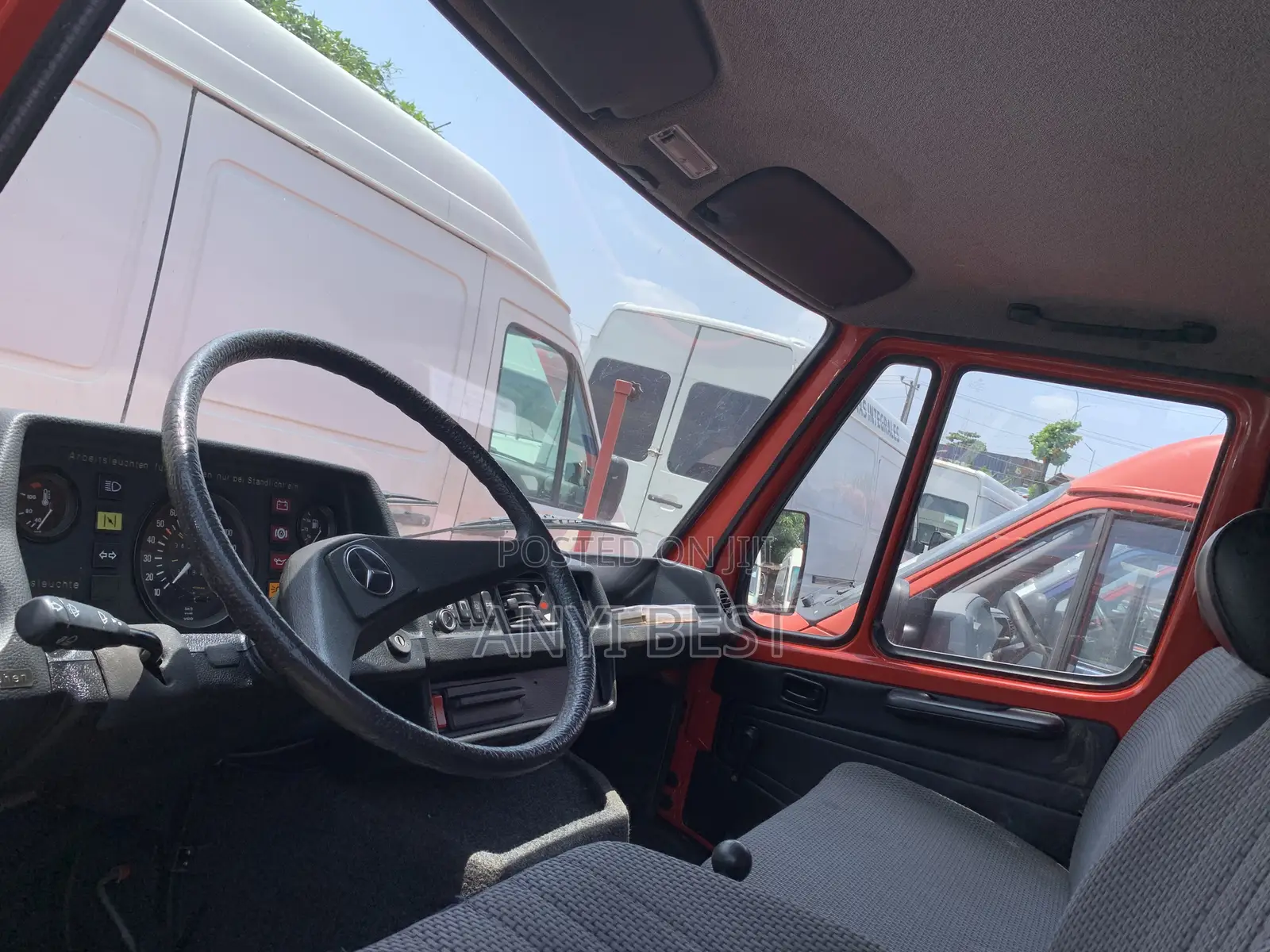 Mercedes-Benz Sprinter 2000 Red