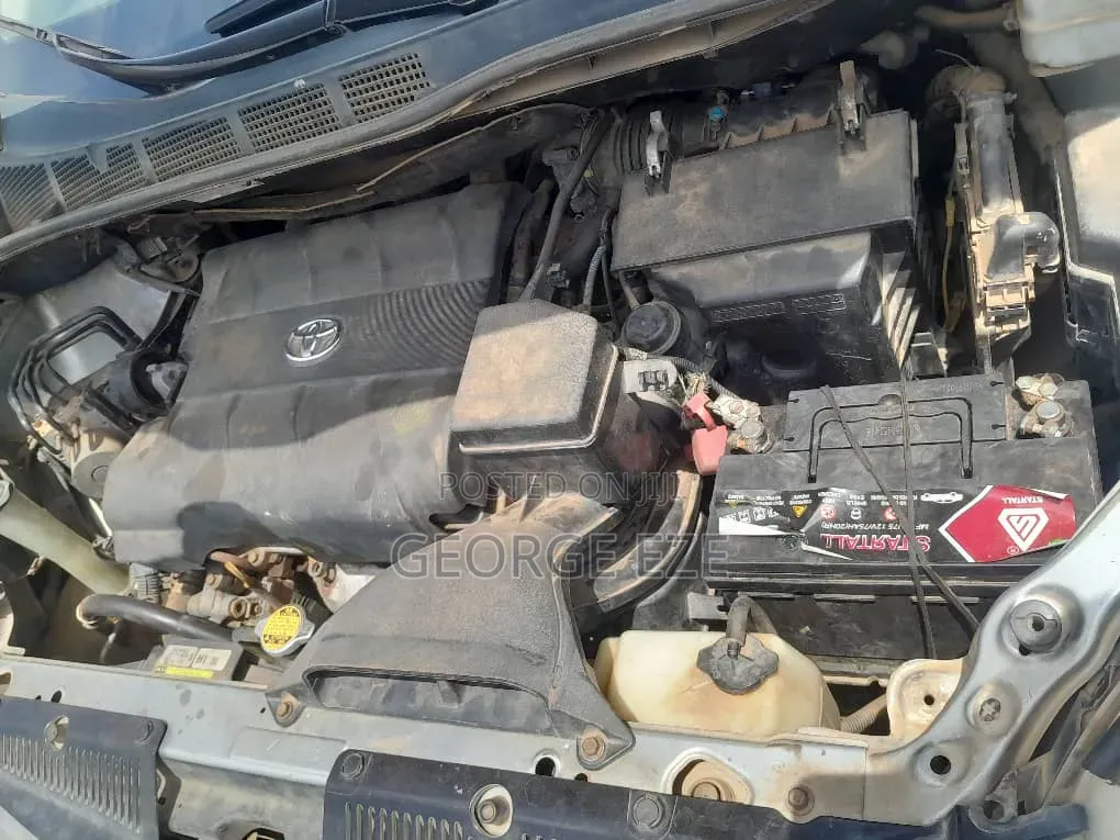 Toyota Sienna 2010 Silver
