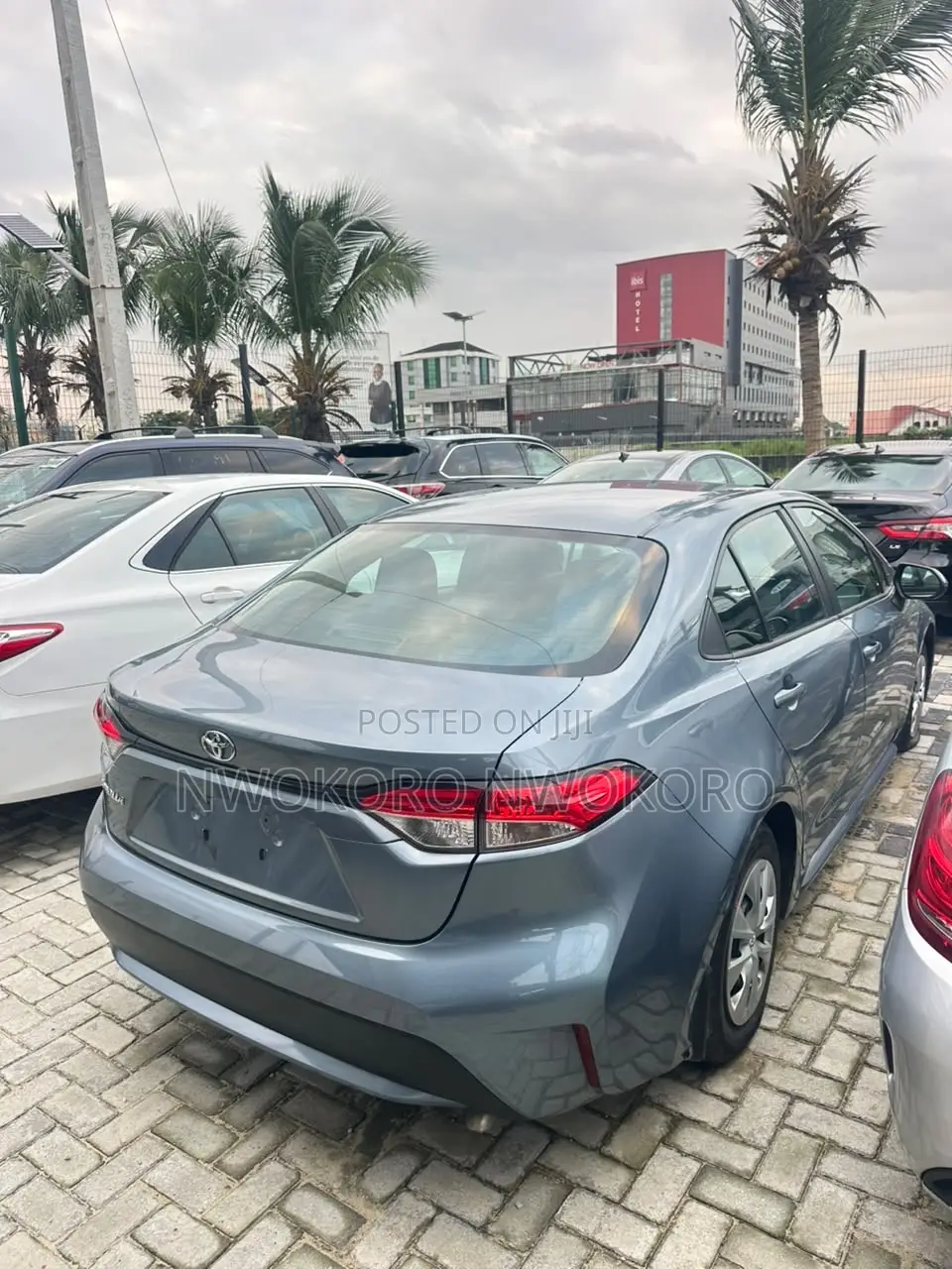 Toyota Corolla LE 2020 Blue