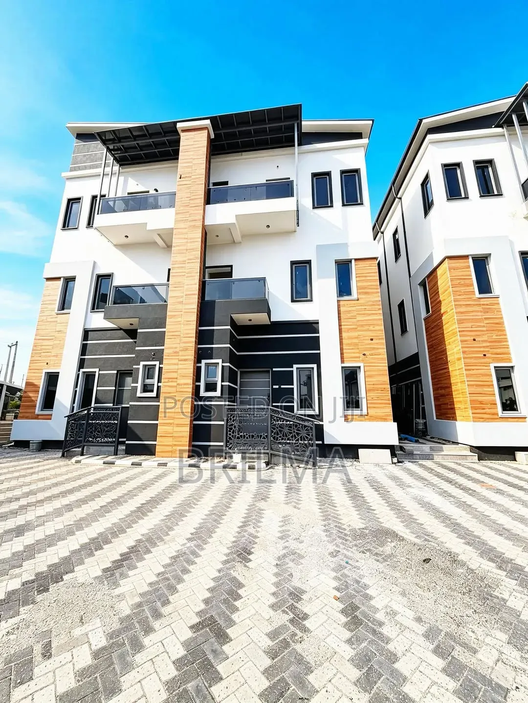 5bdrm Duplex in Jahi for sale