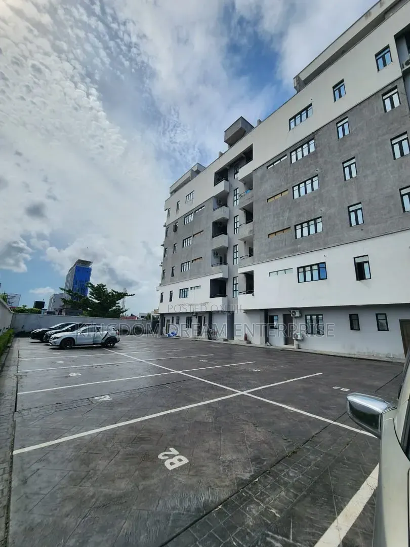 3bdrm Apartment in Lekki Phase 1 Lagos for rent