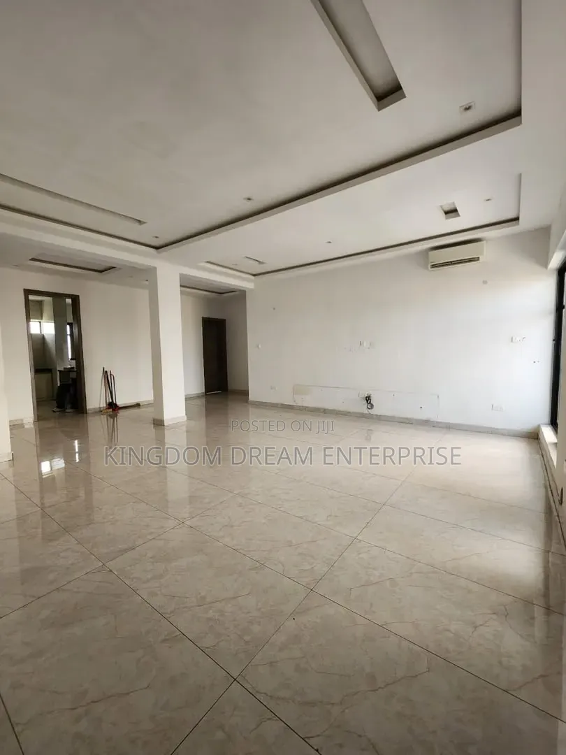3bdrm Apartment in Lekki Phase 1 Lagos for rent