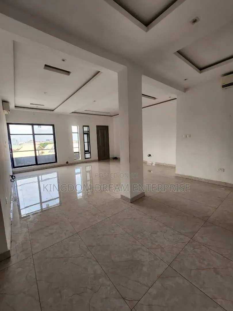 3bdrm Apartment in Lekki Phase 1 Lagos for rent