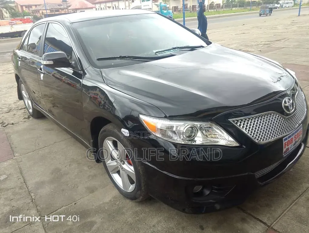 Toyota Camry XLE 4dr Sedan (2.5L 4cyl 6A) 2011 Ivory
