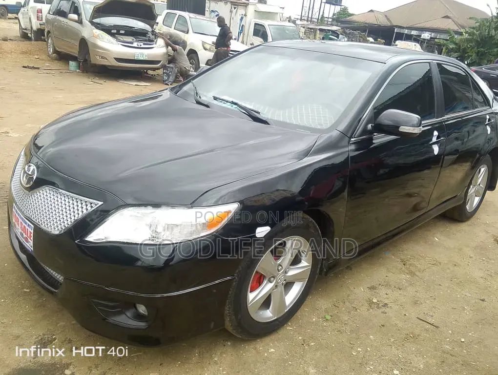 Toyota Camry XLE 4dr Sedan (2.5L 4cyl 6A) 2011 Ivory