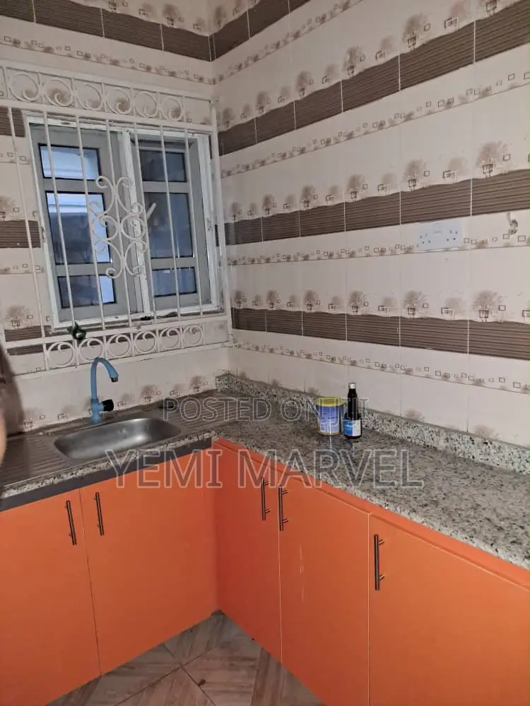 1bdrm Block of Flats in Ateere, After for rent