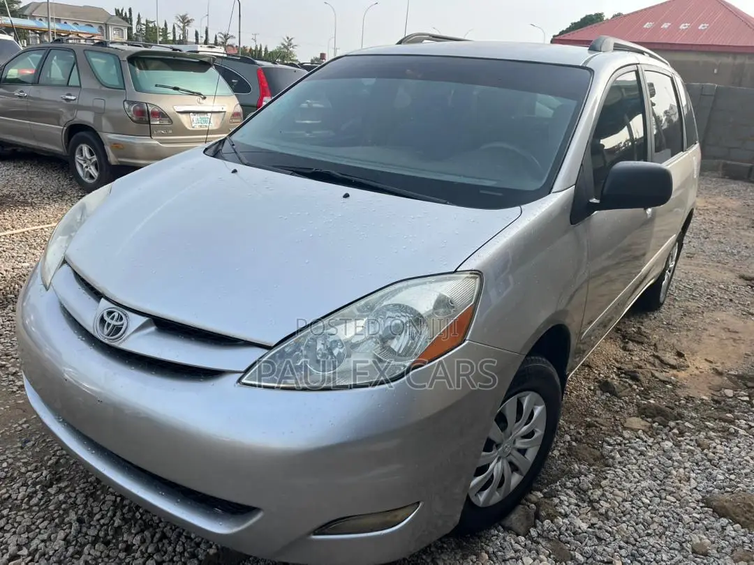 Toyota Sienna XLE AWD 2006 Gold