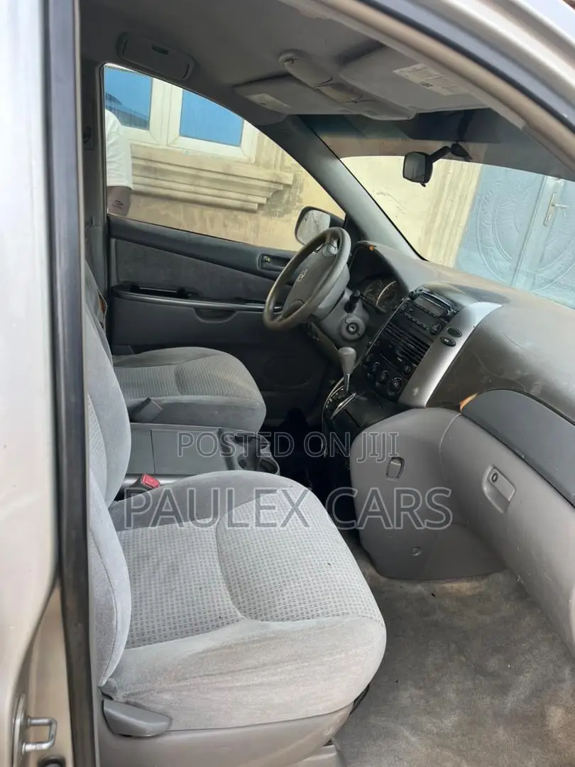 Toyota Sienna XLE AWD 2006 Gold