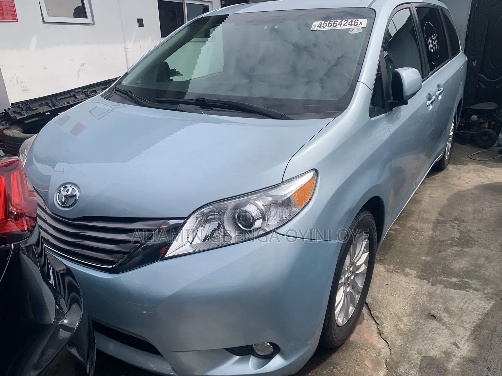 Toyota Sienna SE 8 Passenger (3.5L 6cyl 8A) 2017 Blue