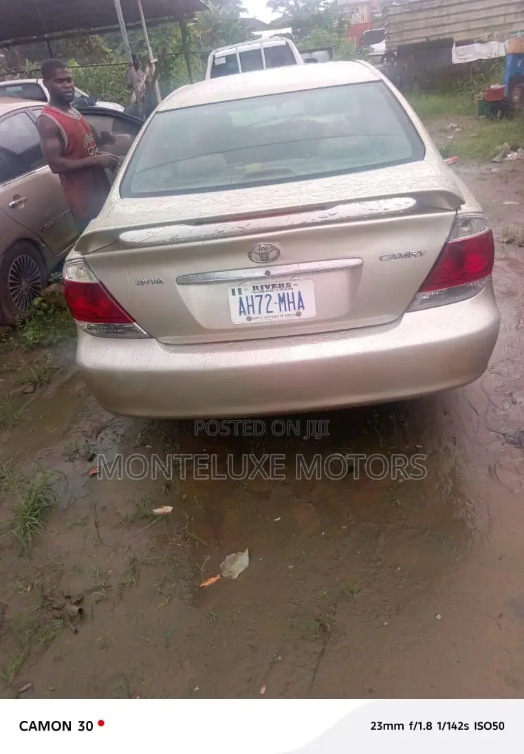 Toyota Camry 2005 Gold