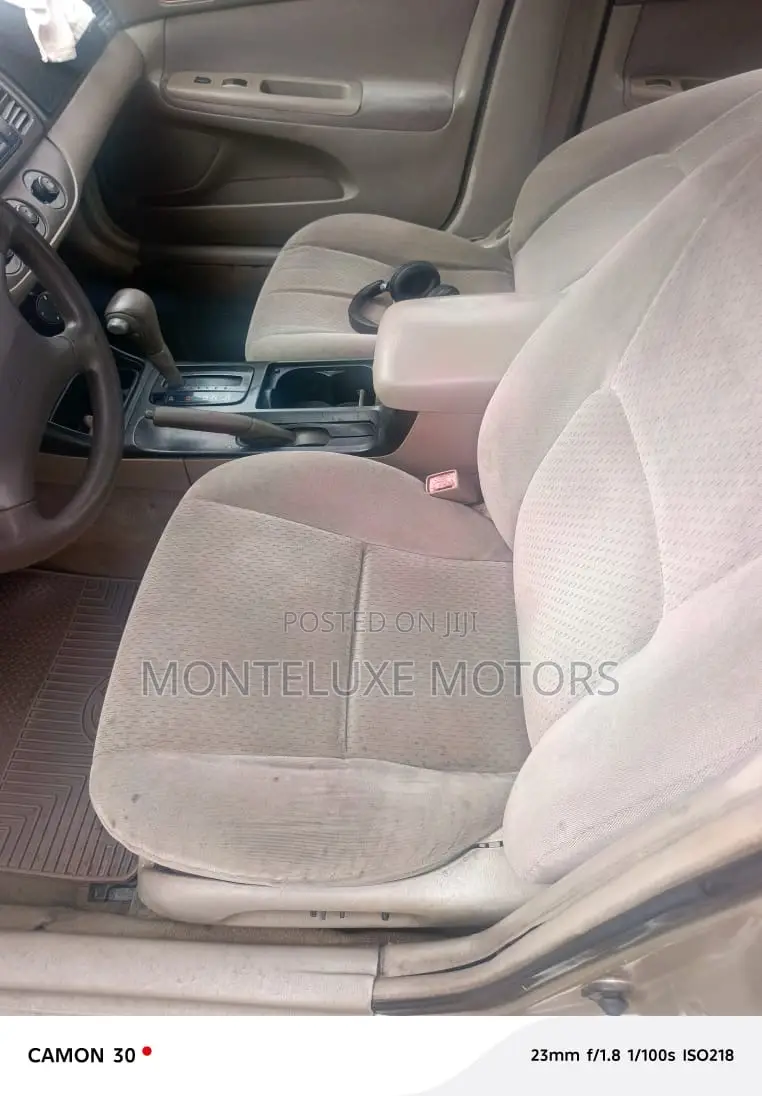 Toyota Camry 2005 Gold