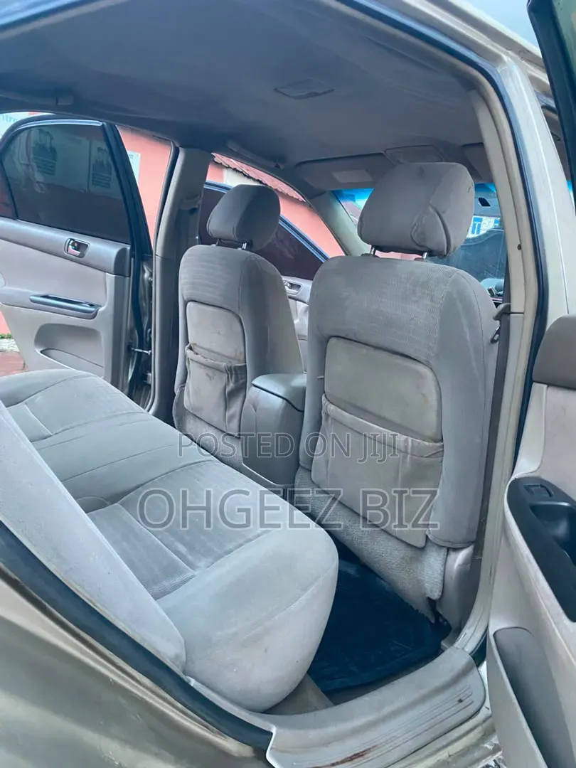 Toyota Camry 2005 Gold
