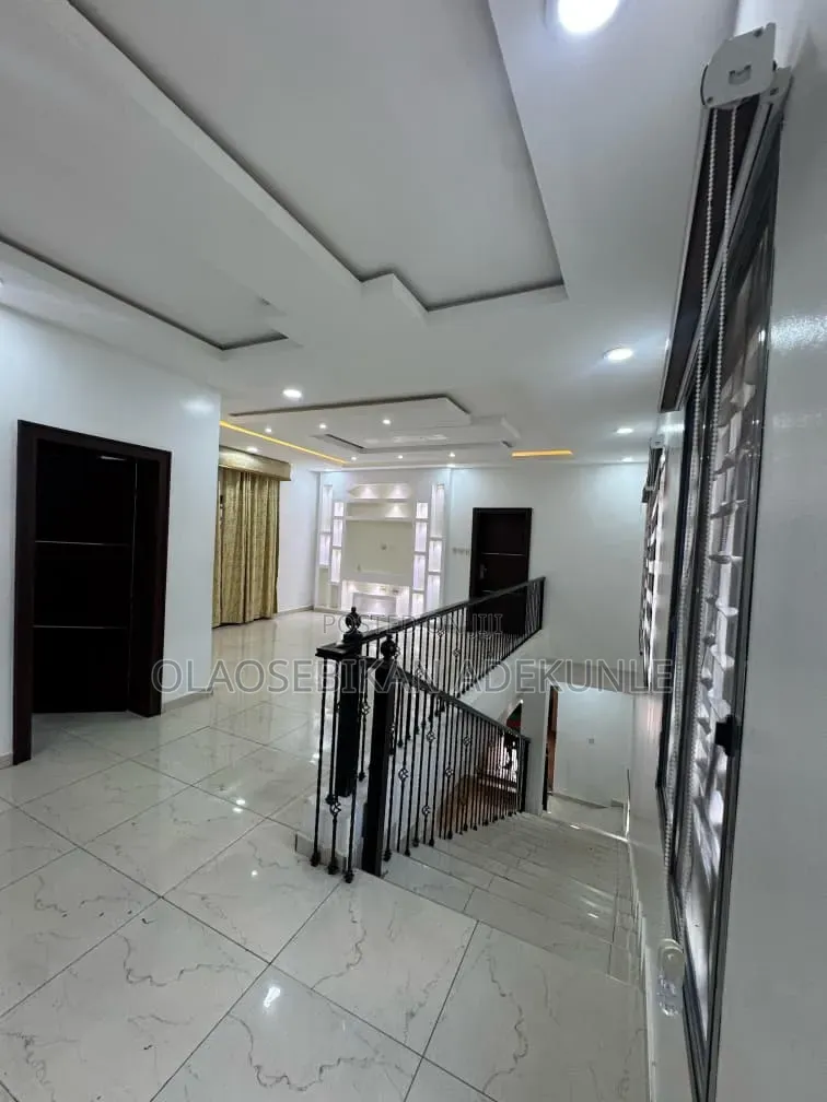 4bdrm Duplex in Lere Adigun Gra, Basorun for rent