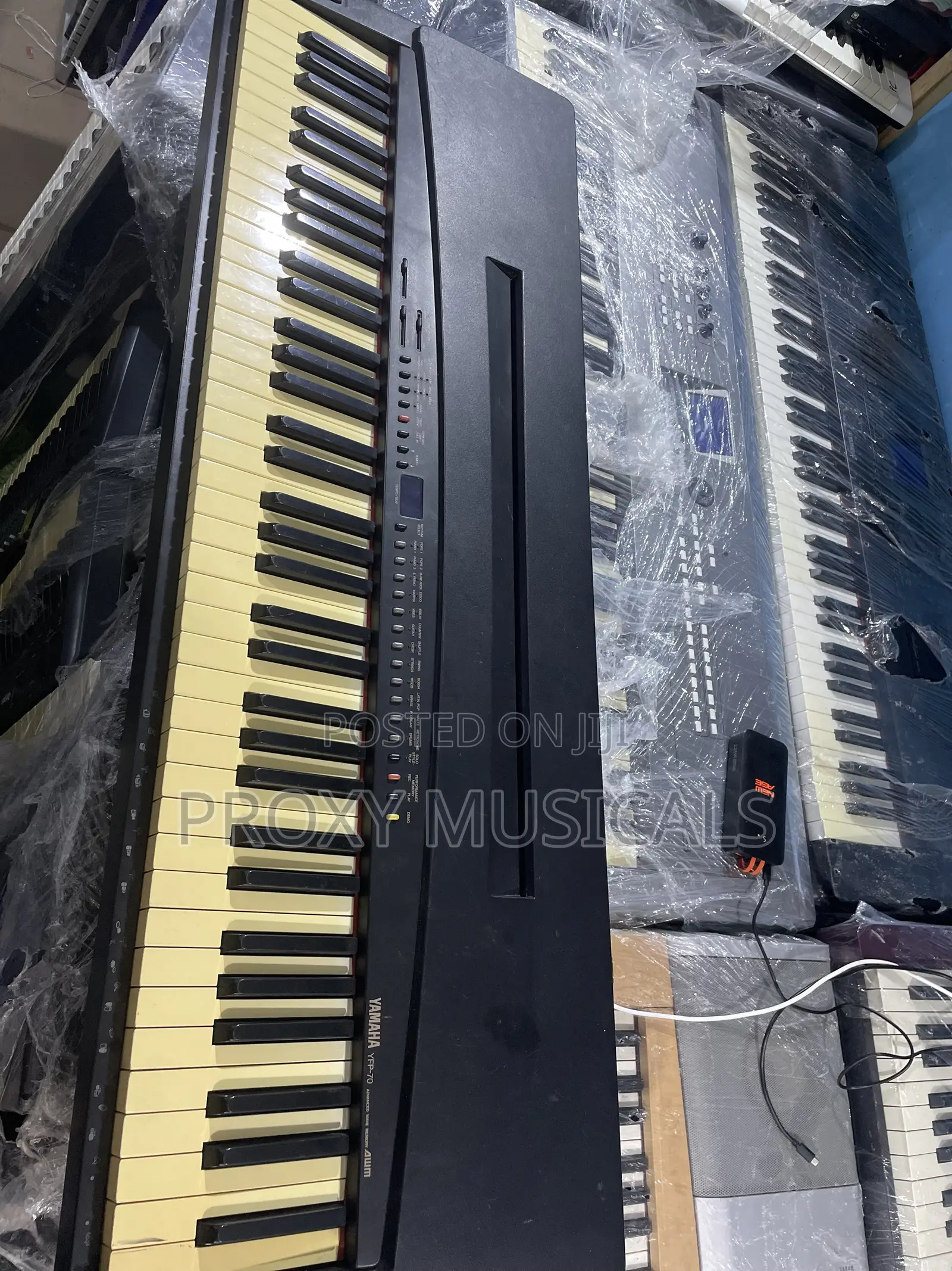Yamaha YFP-70 Piano
