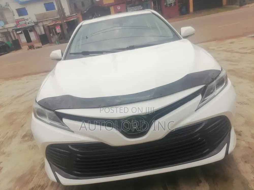 Toyota Camry 2019 White