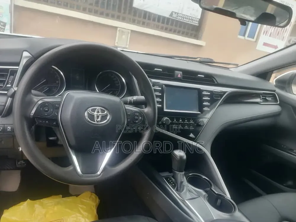 Toyota Camry 2019 White