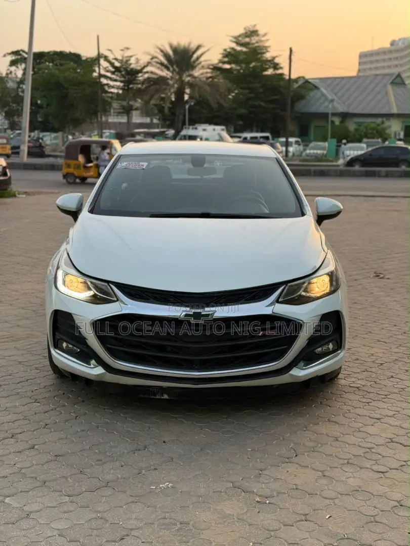 Chevrolet Cruze Premier Hatchback 2019 White