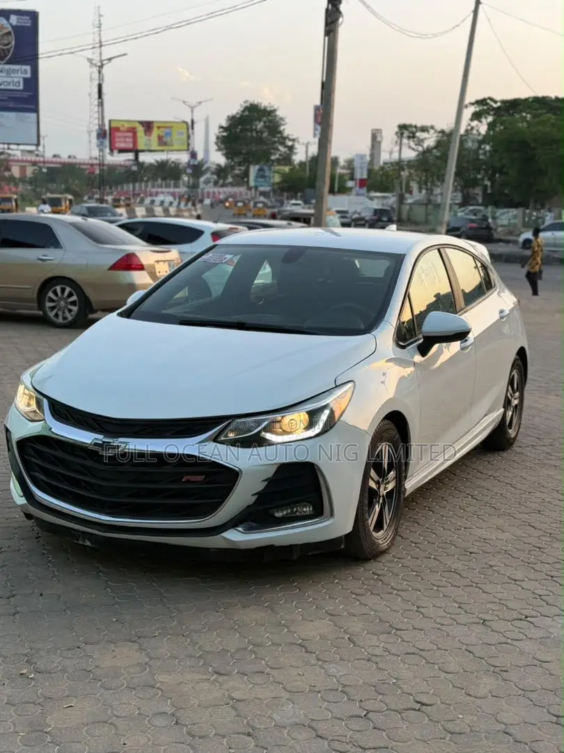 Chevrolet Cruze Premier Hatchback 2019 White