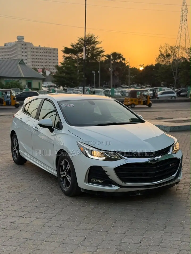 Chevrolet Cruze Premier Hatchback 2019 White