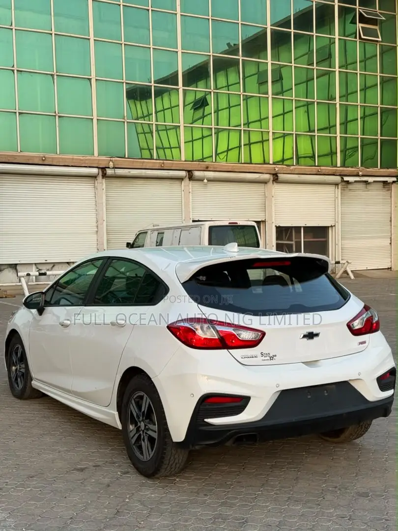 Chevrolet Cruze Premier Hatchback 2019 White