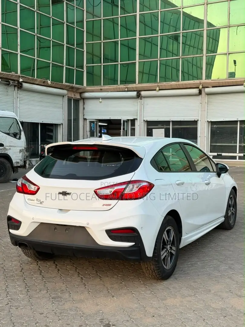 Chevrolet Cruze Premier Hatchback 2019 White