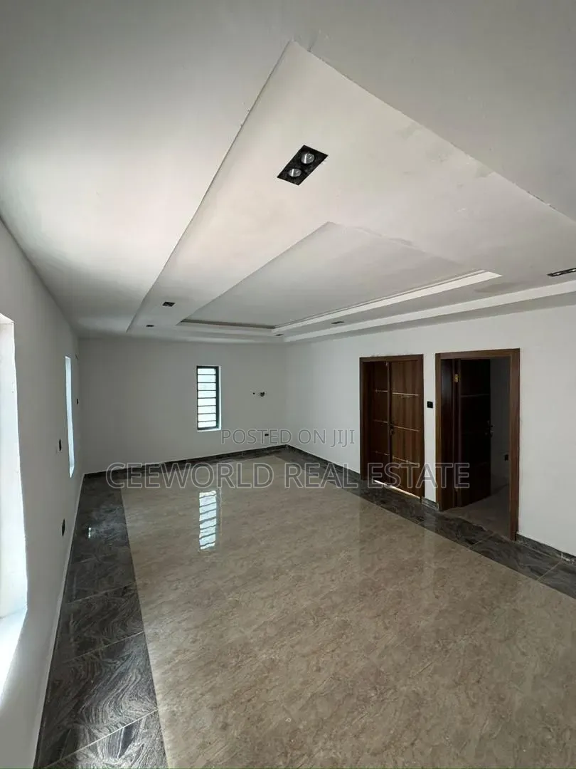 4bdrm Duplex in Agodi Gra for rent
