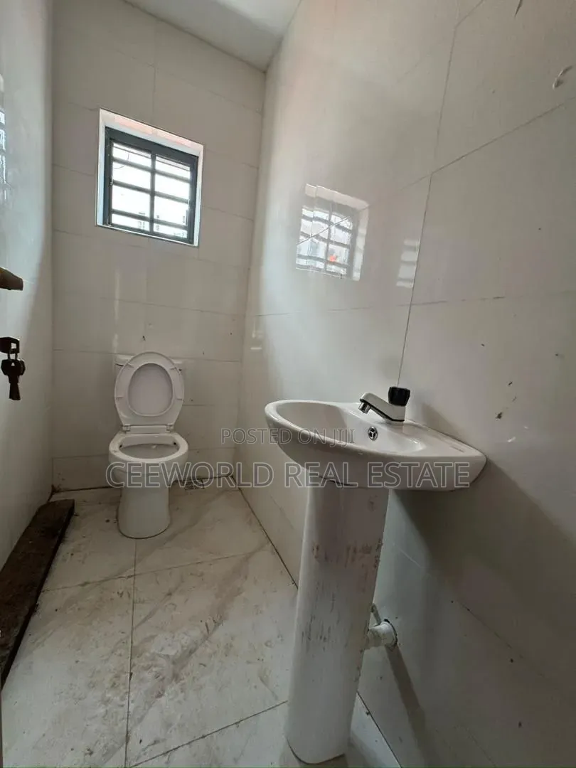 4bdrm Duplex in Agodi Gra for rent