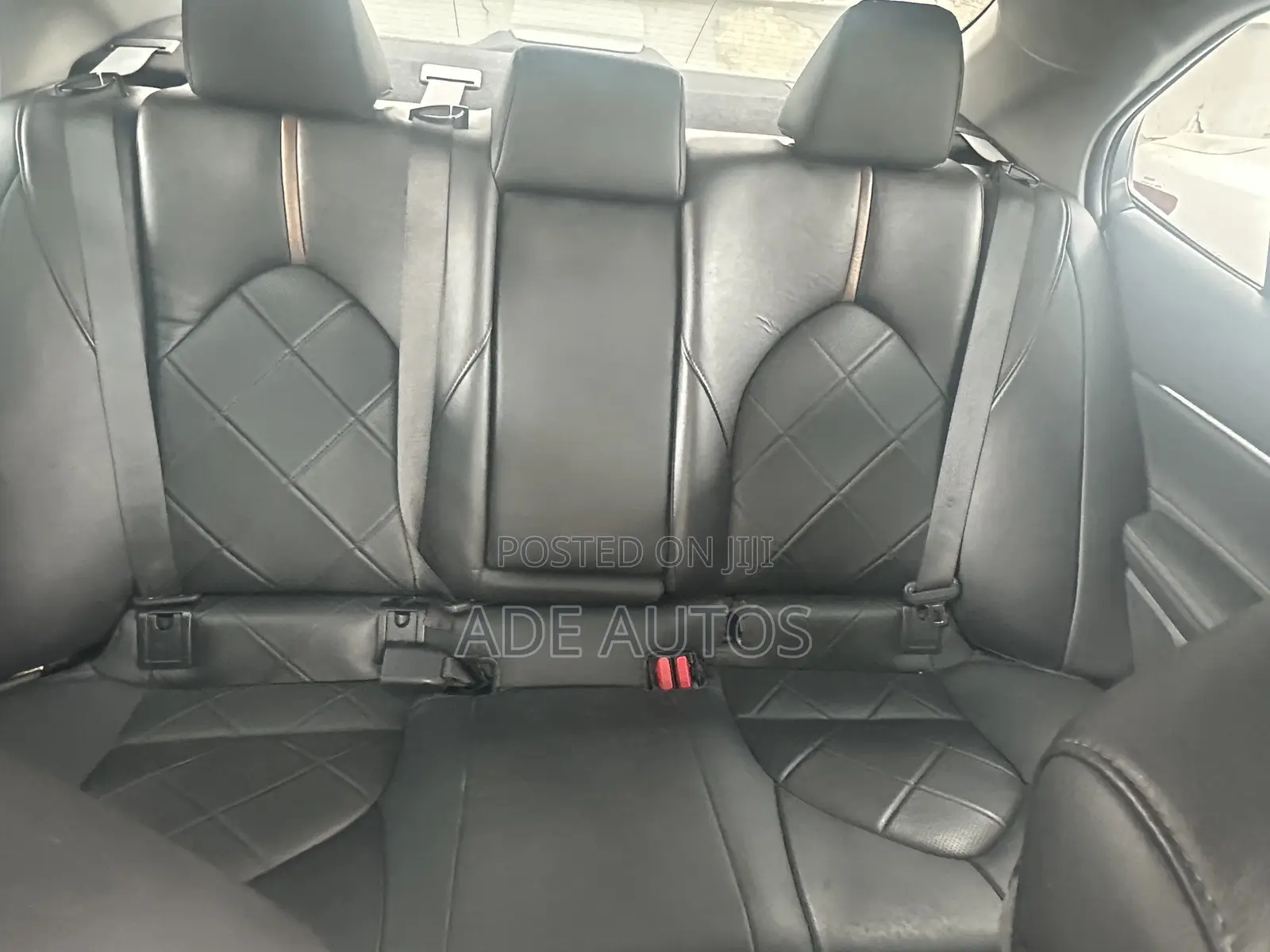 Toyota Camry XLE FWD (2.5L 4cyl 8AM) 2018 Silver